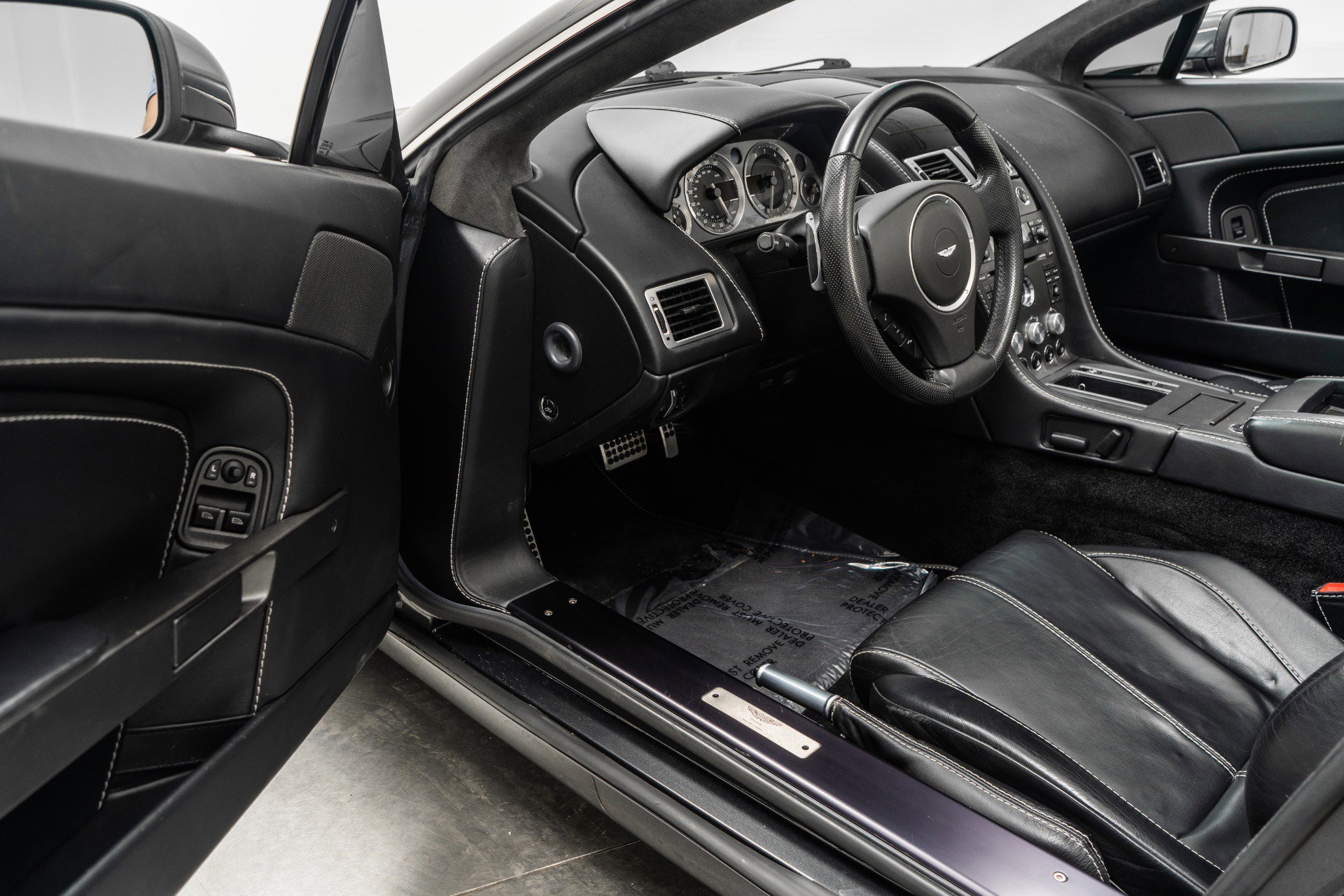 Used 2008 Aston Martin V8 Vantage Roadster image 22