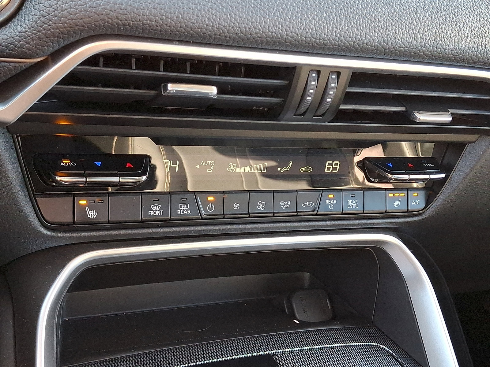 Certified 2024 MAZDA CX-90 Plug-In Hybrid w/ Premium Pkg image 18