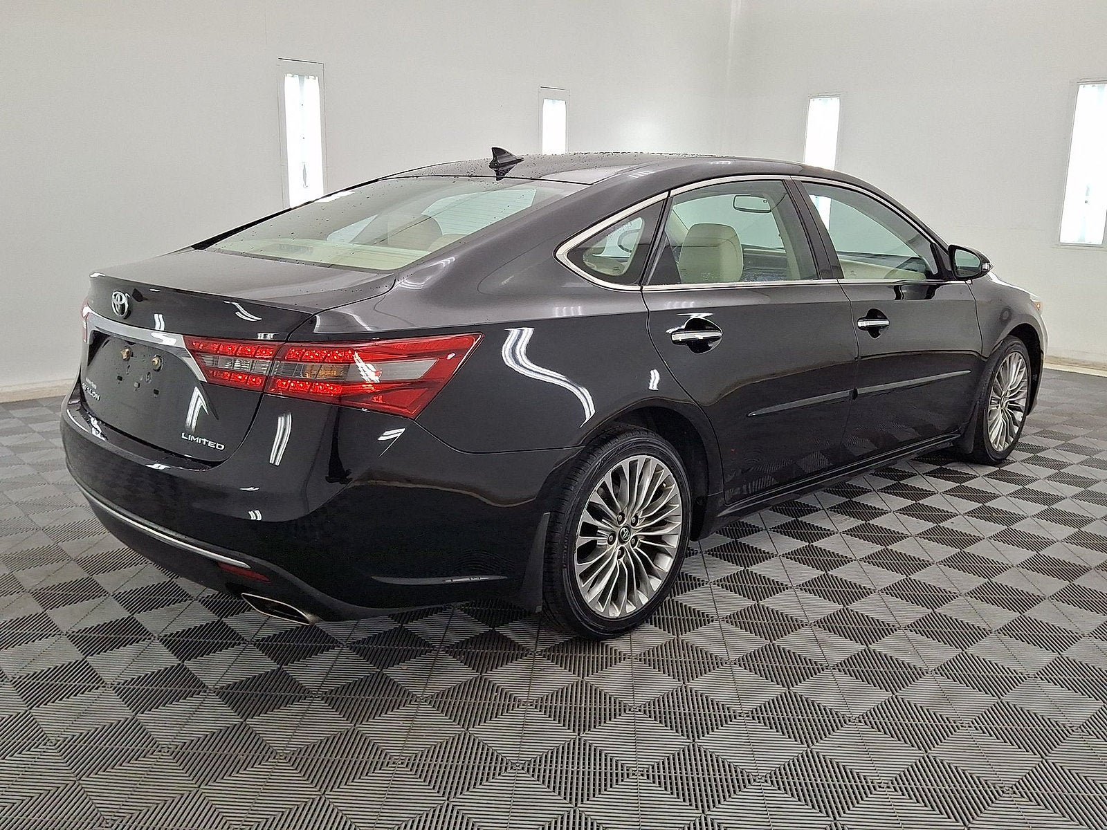 Used 2016 Toyota Avalon Limited w/ Protection Package FWD image 17