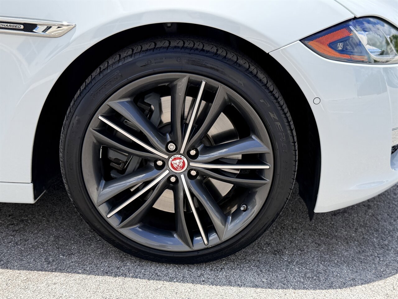 Used 2019 Jaguar XJ L Supercharged RWD image 12