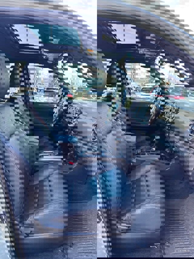 Used 2022 Toyota Tacoma TRD Sport w/ TRD Premium Sport Package AWD/4WD image 17