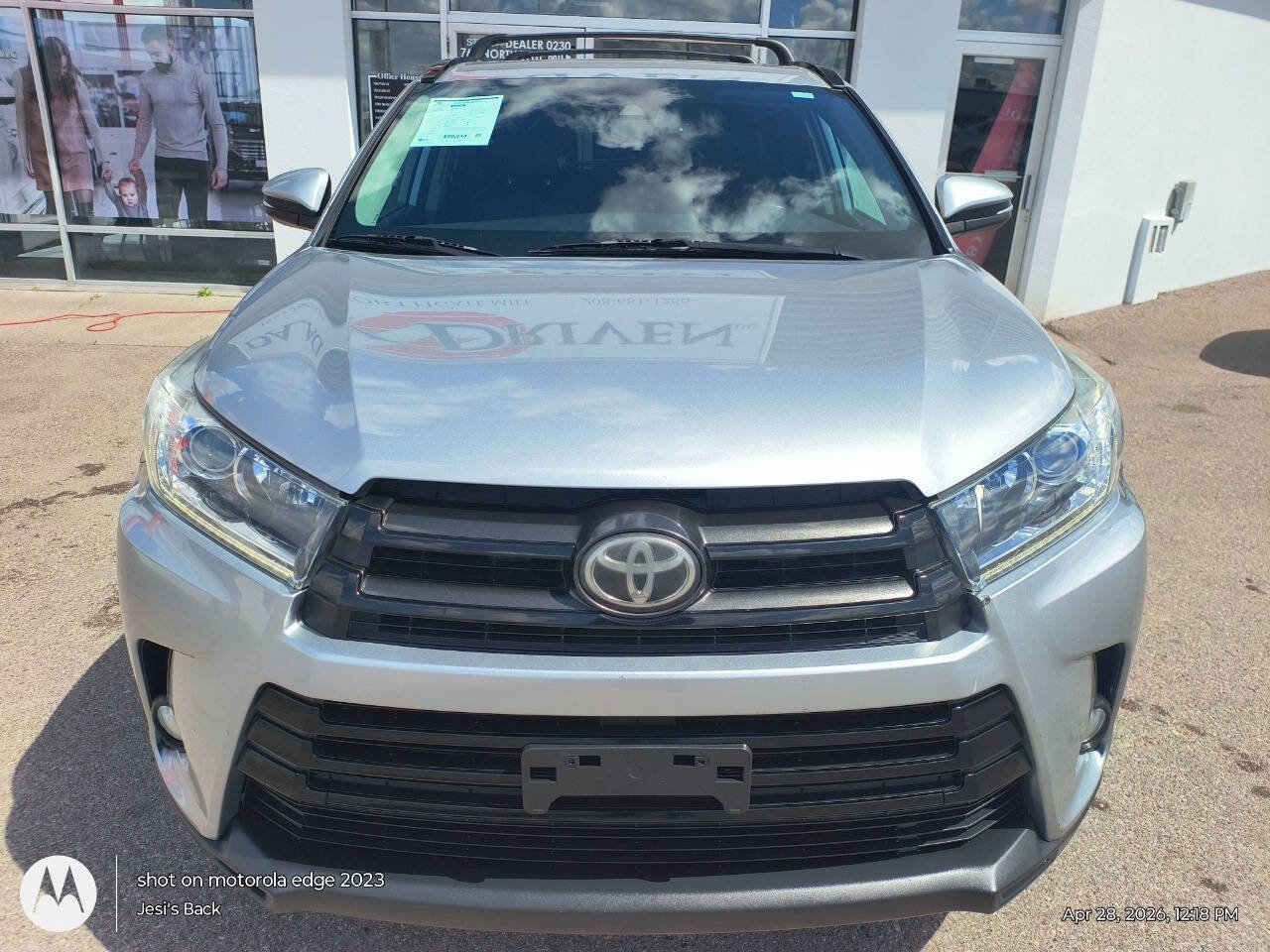 Used 2018 Toyota Highlander SE w/ Carpet Mat Package (TMS) AWD/4WD image 3