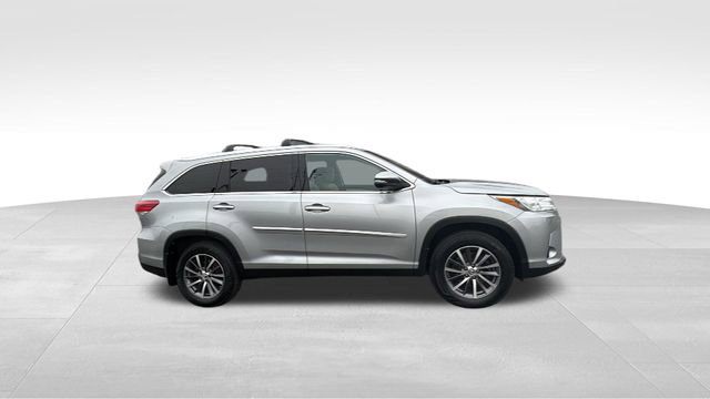 Used 2019 Toyota Highlander XLE w/ Protection Package #3 image 32