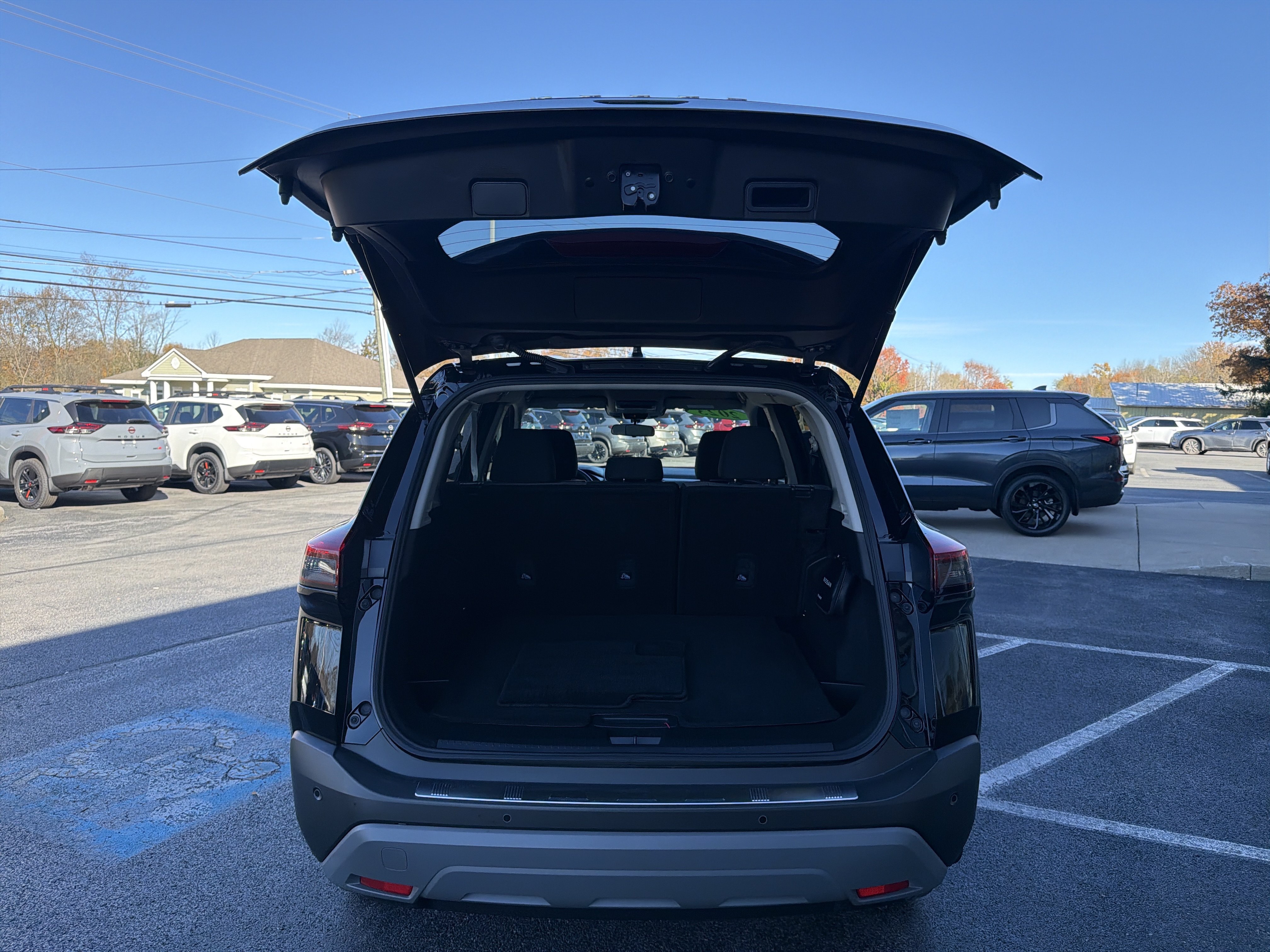 Certified 2023 Nissan Rogue SV AWD/4WD image 7