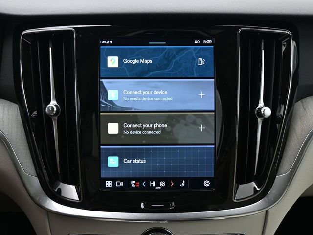 Used 2024 Volvo V60 B5 Cross Country Plus image 13