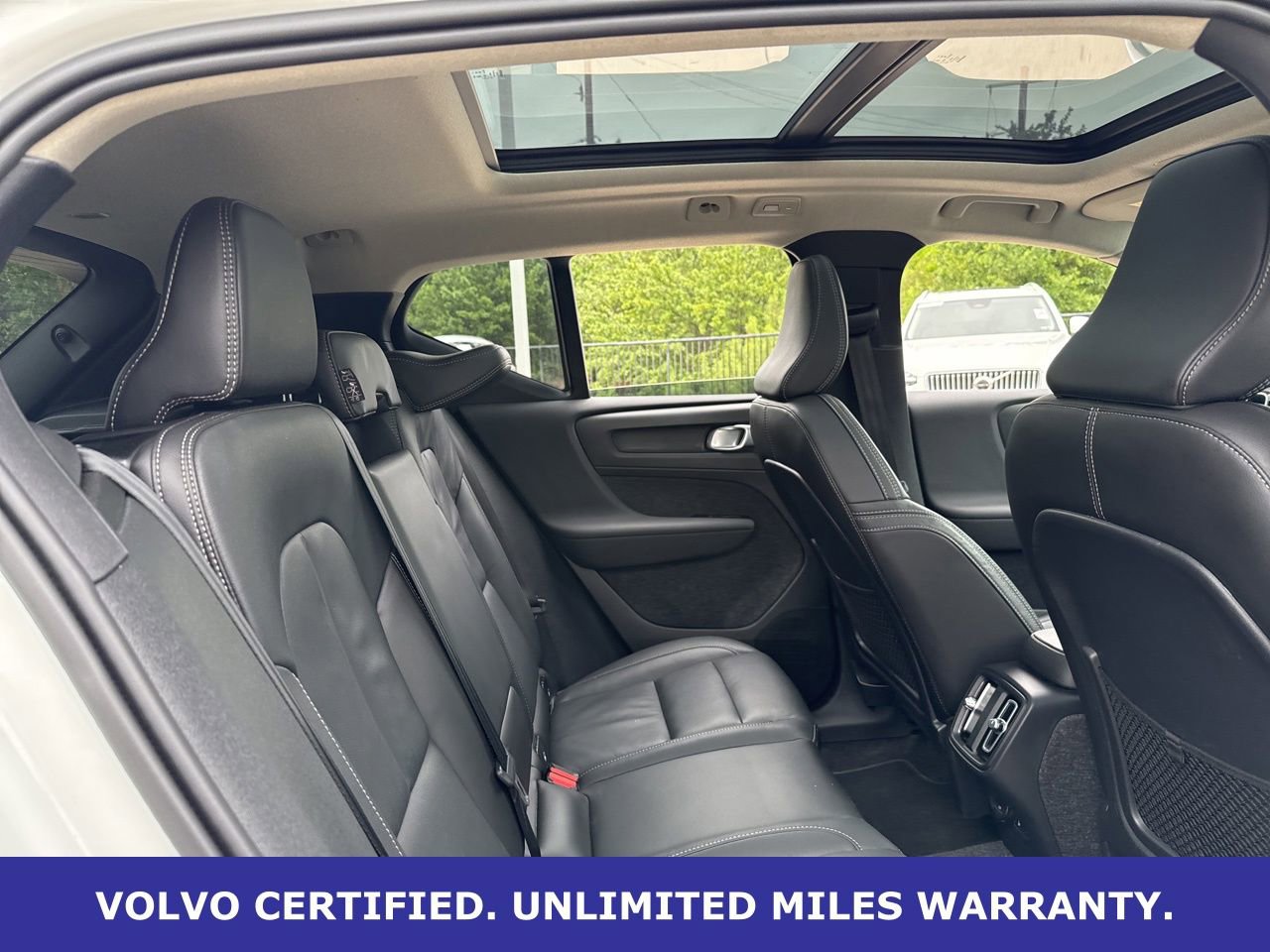 Used 2025 Volvo XC40 B5 Core AWD/4WD image 12