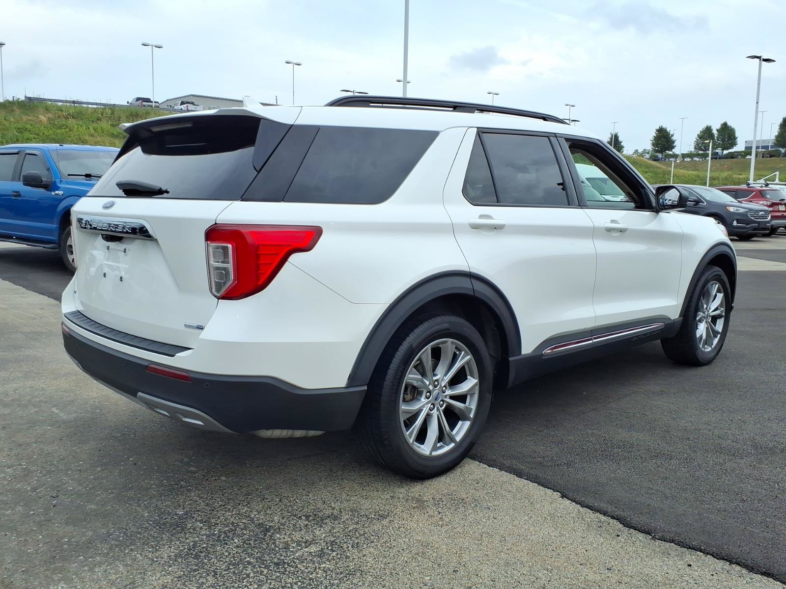 Used 2020 Ford Explorer XLT w/ Equipment Group 202A AWD/4WD image 6