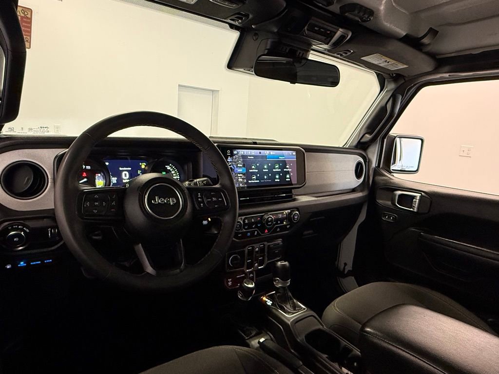 Used 2024 Jeep Wrangler Unlimited image 25