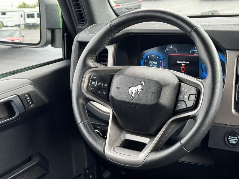 Used 2025 Ford Bronco Outer Banks AWD/4WD image 12