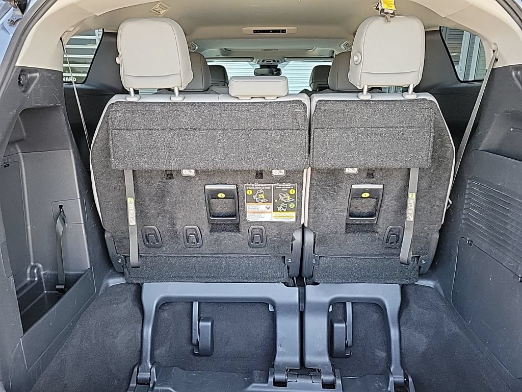 Used 2025 Toyota Sienna XLE FWD image 19