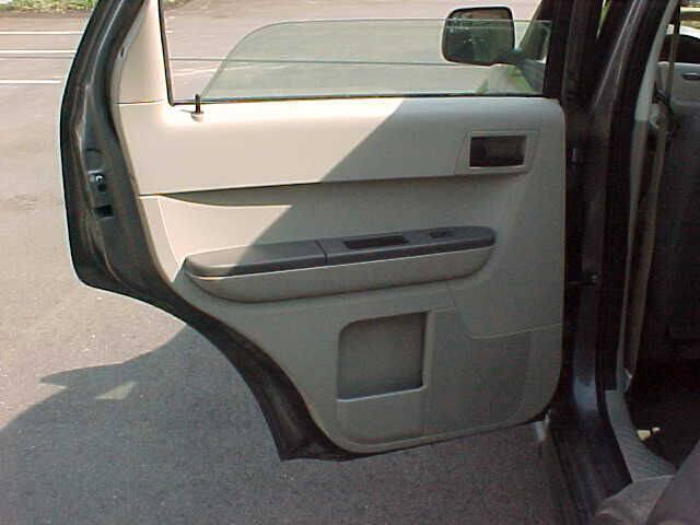 Used 2011 Ford Escape XLS w/ 102A Rapid Spec Order Code FWD image 8