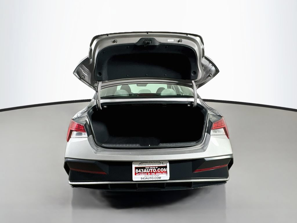 Used 2025 Hyundai Elantra Limited FWD image 38