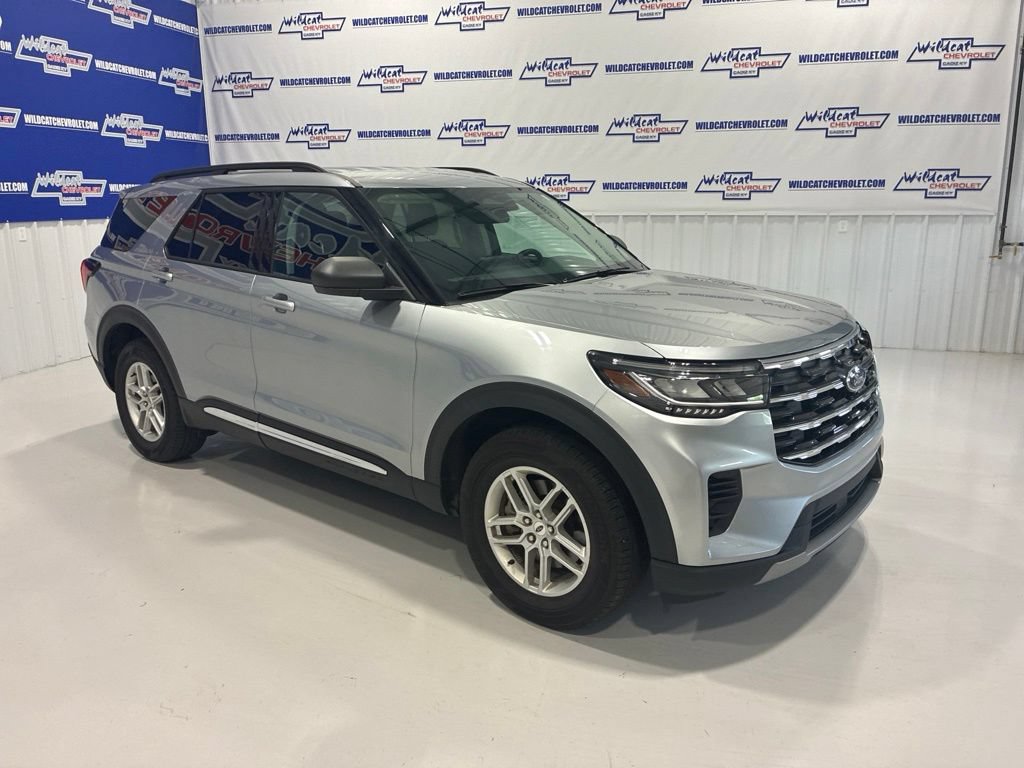 Used 2025 Ford Explorer Active AWD/4WD image 7