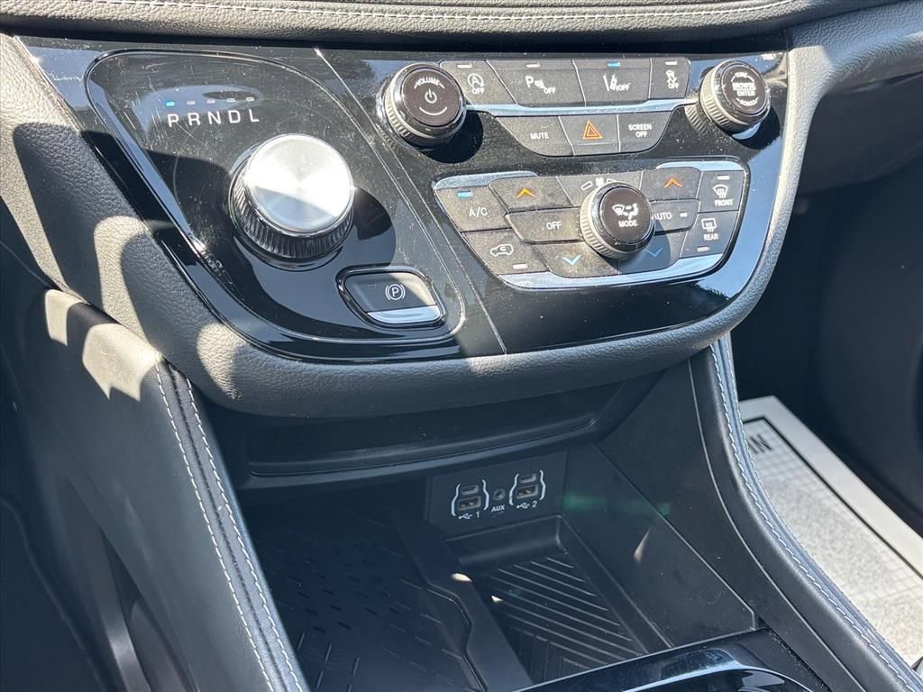 Used 2025 Chrysler Pacifica Limited image 20