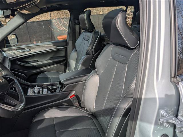 Used 2025 Jeep Grand Cherokee L Overland w/ Luxury Tech Group IV AWD/4WD image 33
