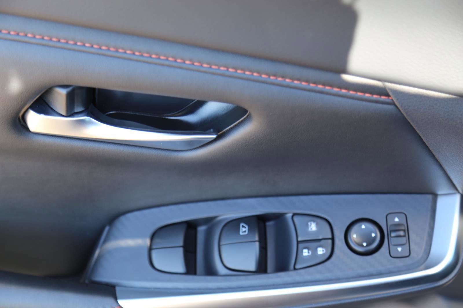 Used 2025 Nissan Sentra SR w/ SR Premium Package image 8