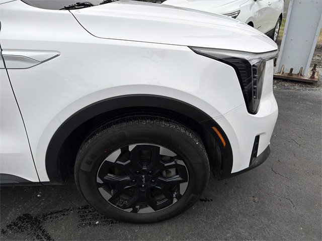 Used 2024 Kia Sorento S image 2