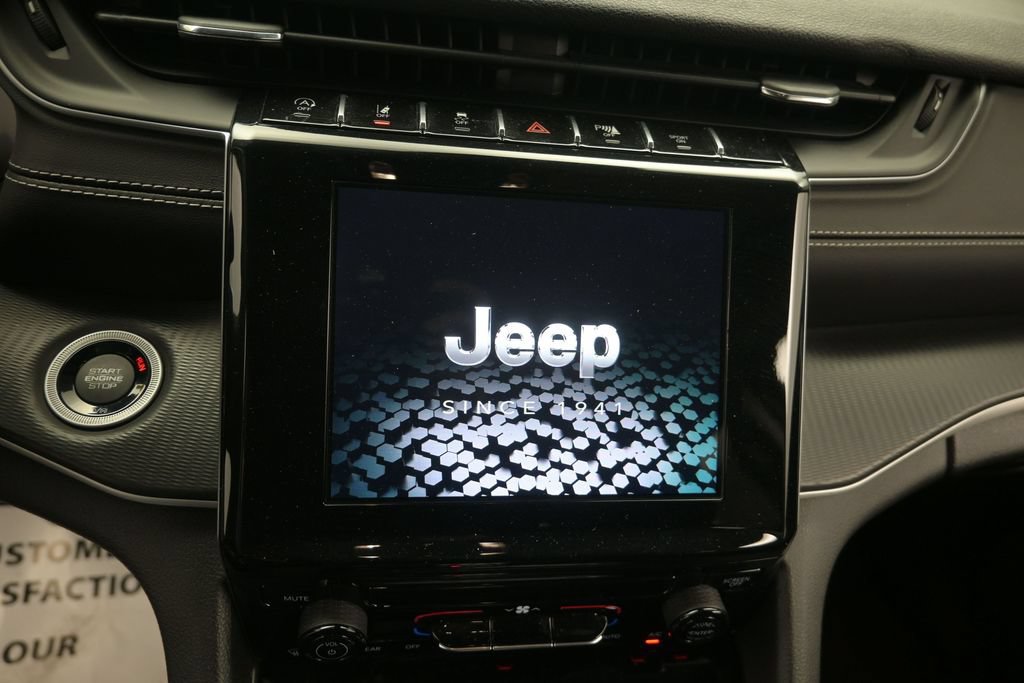 Used 2024 Jeep Grand Cherokee L Laredo RWD image 13