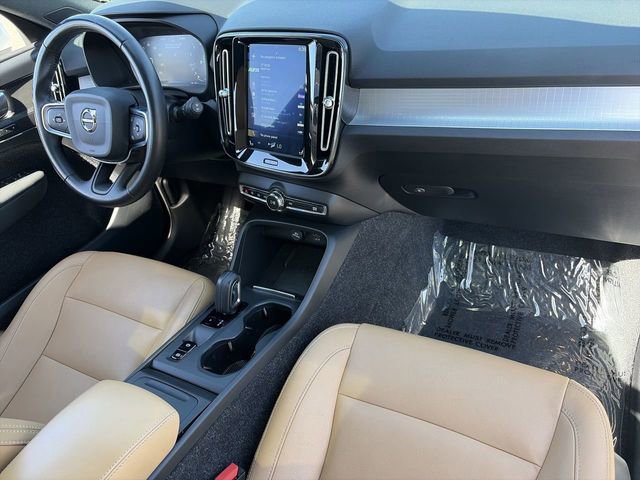 Used 2020 Volvo XC40 T5 Momentum w/ Protection Package Premier AWD/4WD image 14