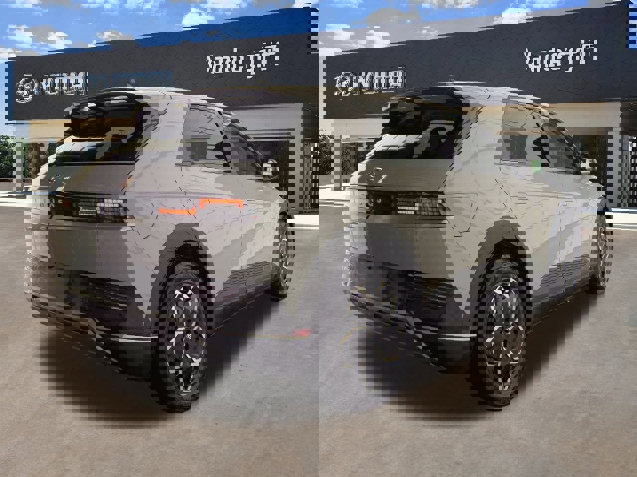 Used 2023 Hyundai Ioniq 5 SE image 4