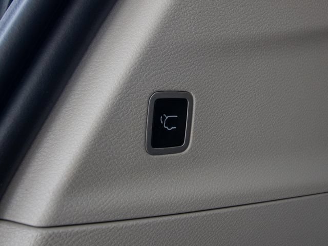 Used 2023 Chrysler Pacifica Touring-L FWD image 14
