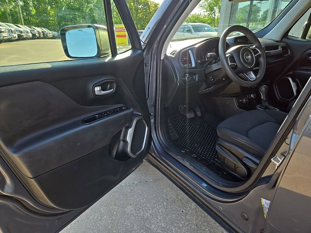 Used 2023 Jeep Renegade Latitude AWD/4WD image 24