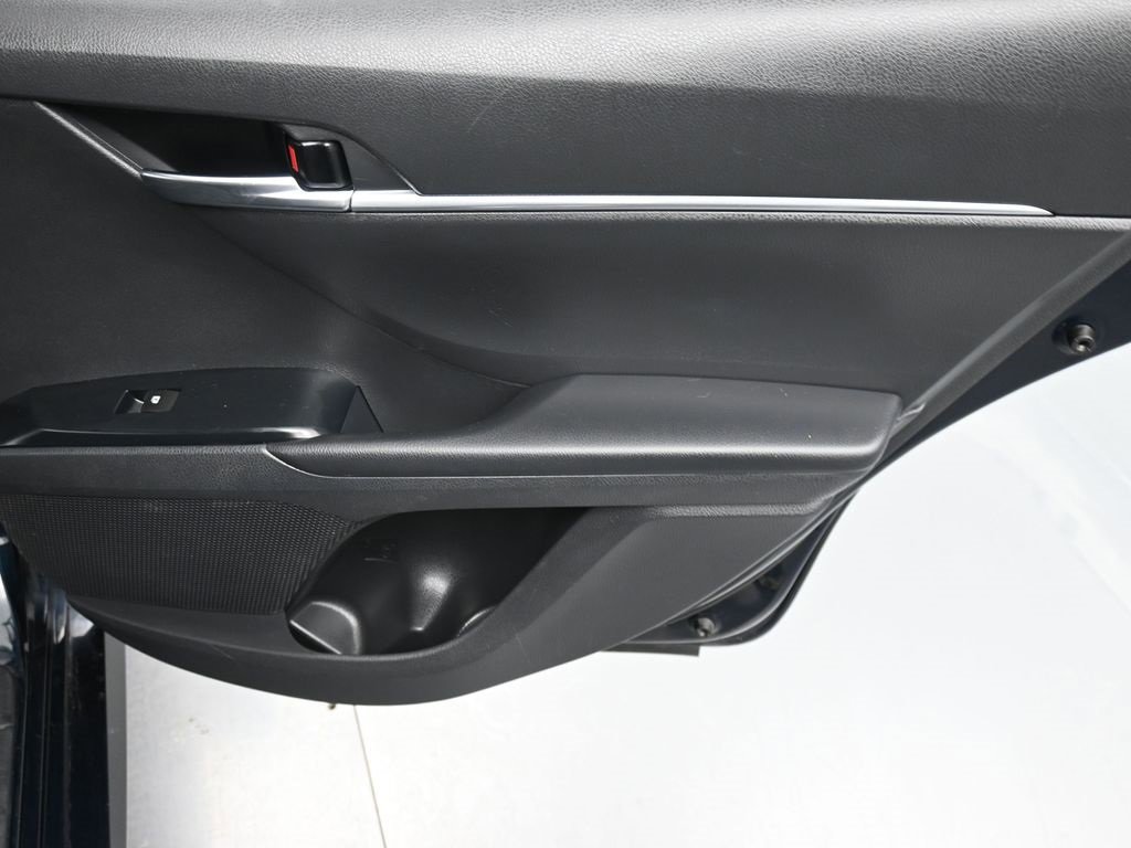 Used 2018 Toyota Camry LE image 15