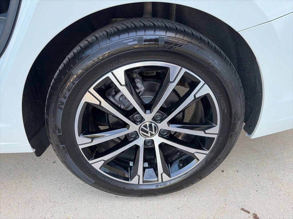 Certified 2025 Volkswagen Jetta Sport FWD image 22