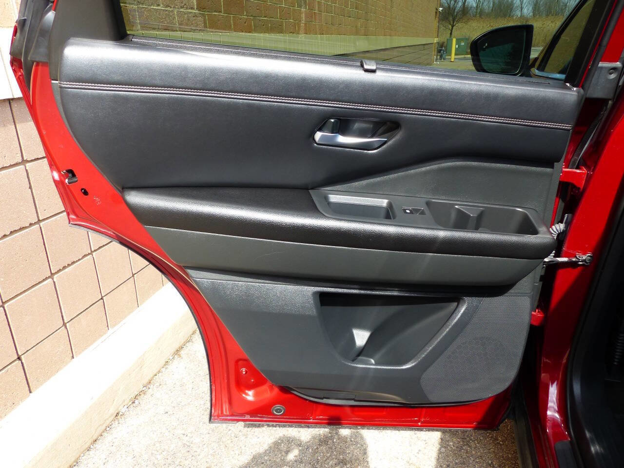 Used 2022 Nissan Pathfinder Platinum w/ Cargo Package FWD image 33