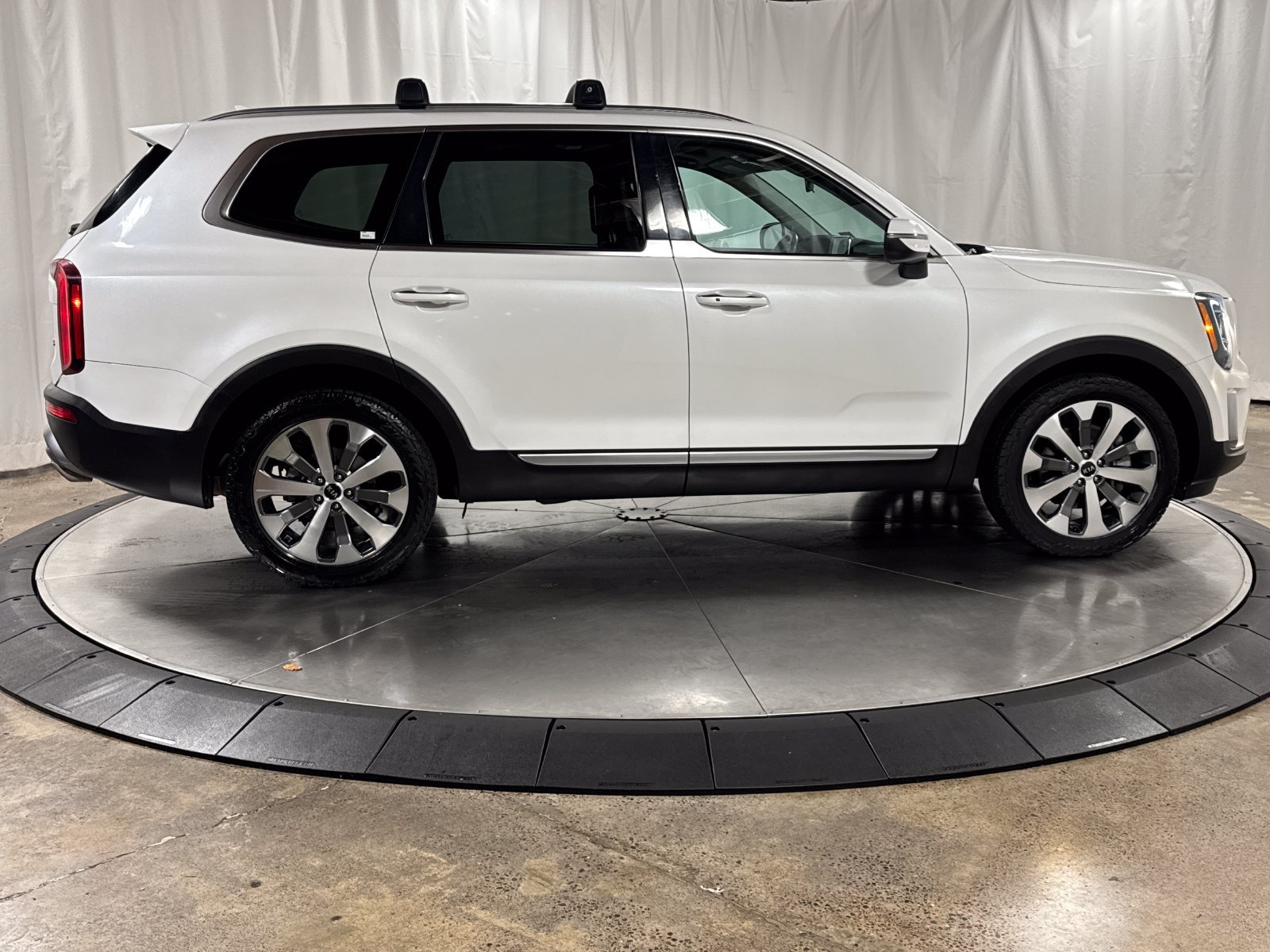 Used 2021 Kia Telluride S AWD/4WD image 6