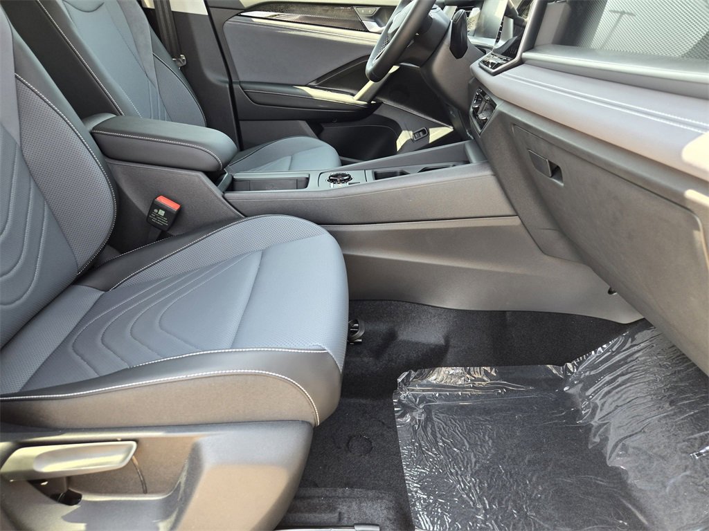 New 2025 Volkswagen Tiguan SE image 11