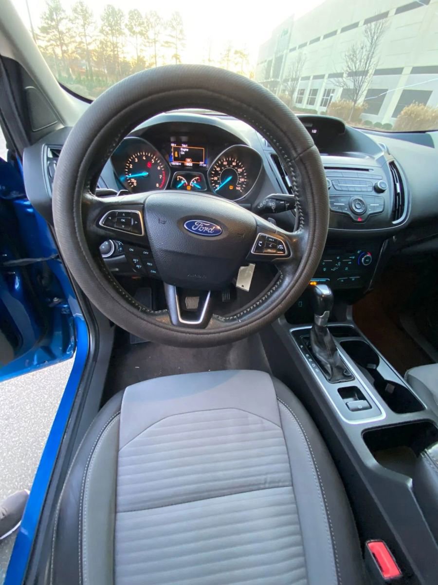 Used 2017 Ford Escape SE w/ SE Sport Appearance Package image 13