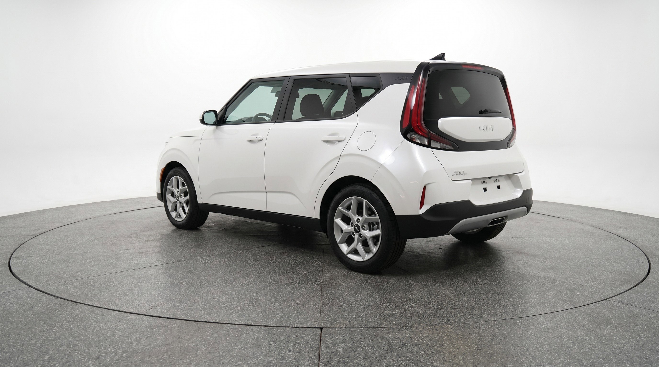Used 2025 Kia Soul LX w/ LX Technology Package FWD image 6