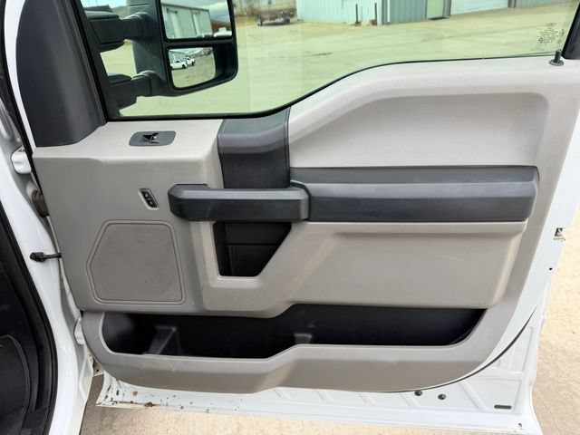 Used 2017 Ford F550 4x4 Regular Cab Super Duty image 33