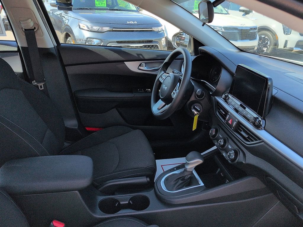 Used 2023 Kia Forte LXS w/ LXS Technology Package FWD image 7