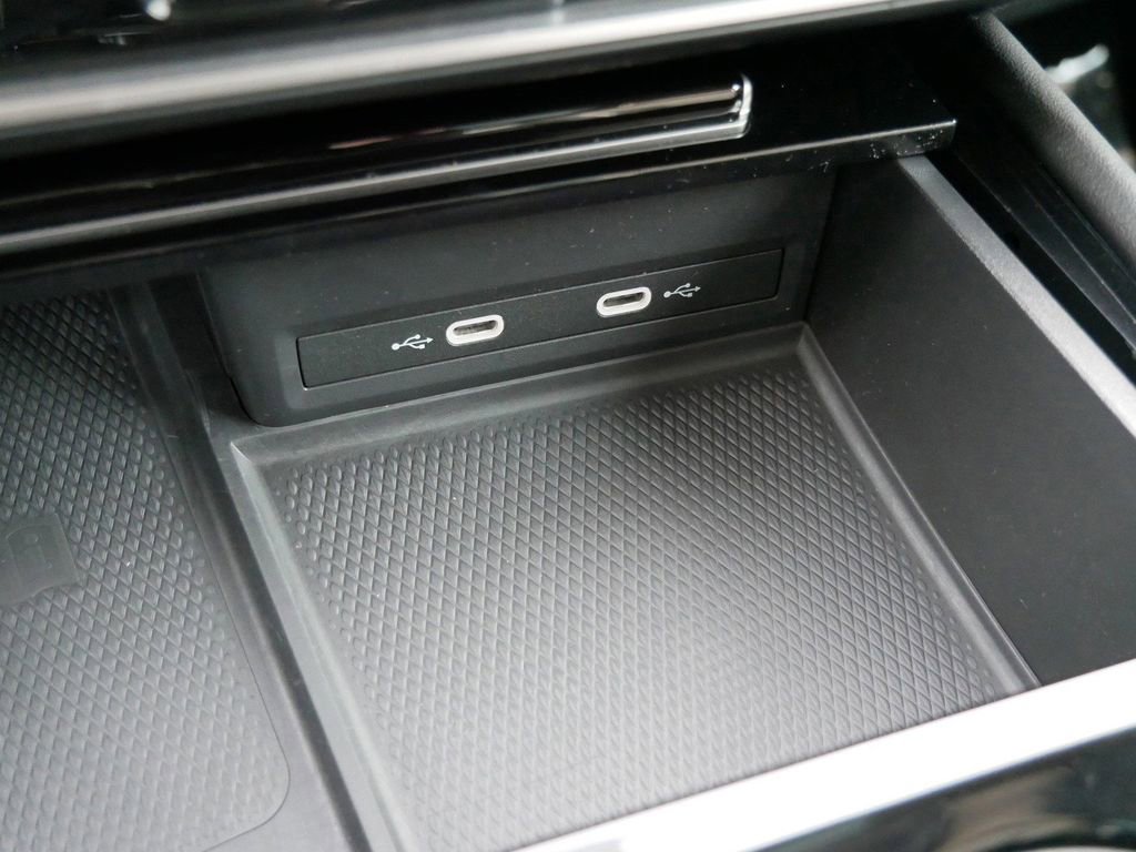 Used 2024 Volkswagen Atlas SEL Premium R-Line image 25