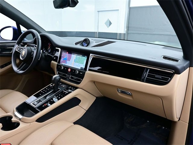 Used 2025 Porsche Macan image 19