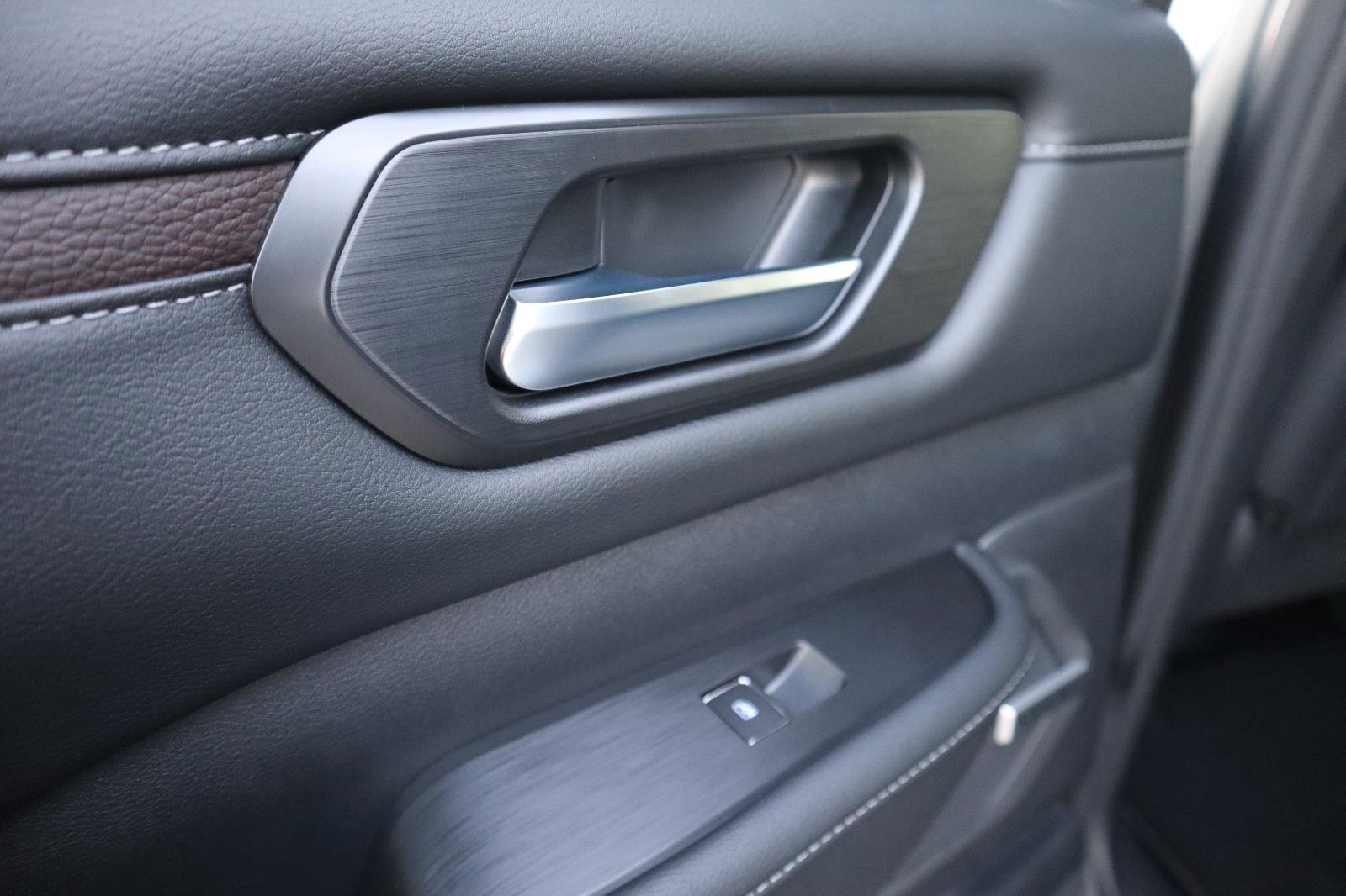 New 2026 Nissan Armada SL w/ Captain's Chari Seat Package image 37