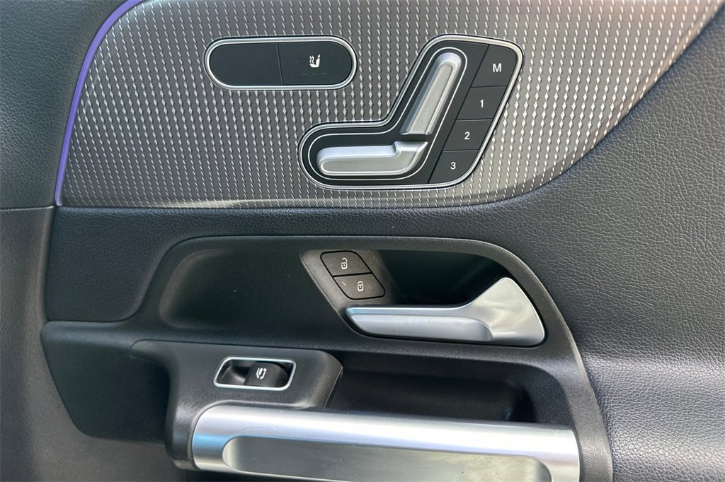 Used 2020 Mercedes-Benz GLB 250 GLB 250 image 30