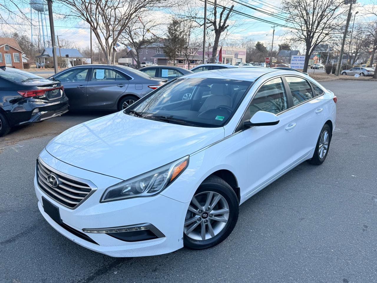Used 2015 Hyundai Sonata SE image 2