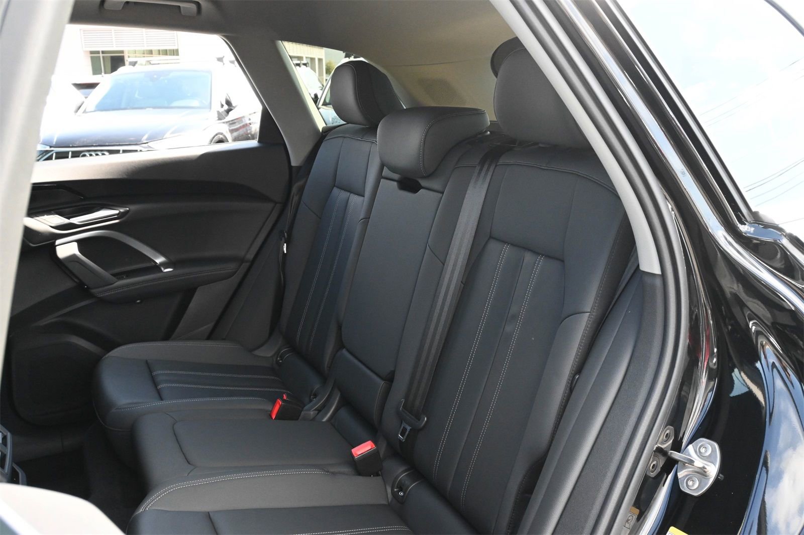 Used 2025 Audi Q5 Premium w/ Convenience Package image 17