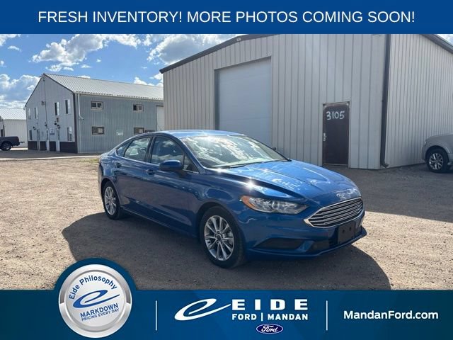 Used 2017 Ford Fusion SE FWD image 1