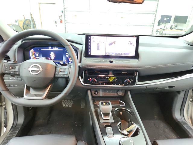 Used 2025 Nissan Rogue SL w/ Tech Package image 25