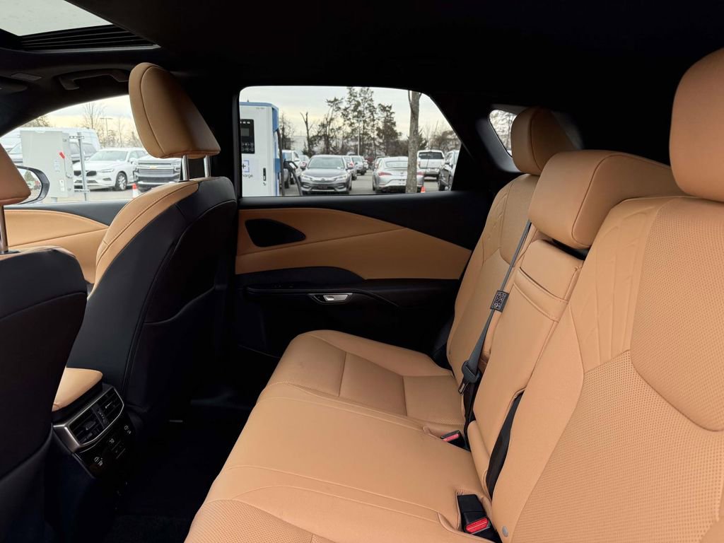 Used 2023 Lexus RX 350 Premium image 16