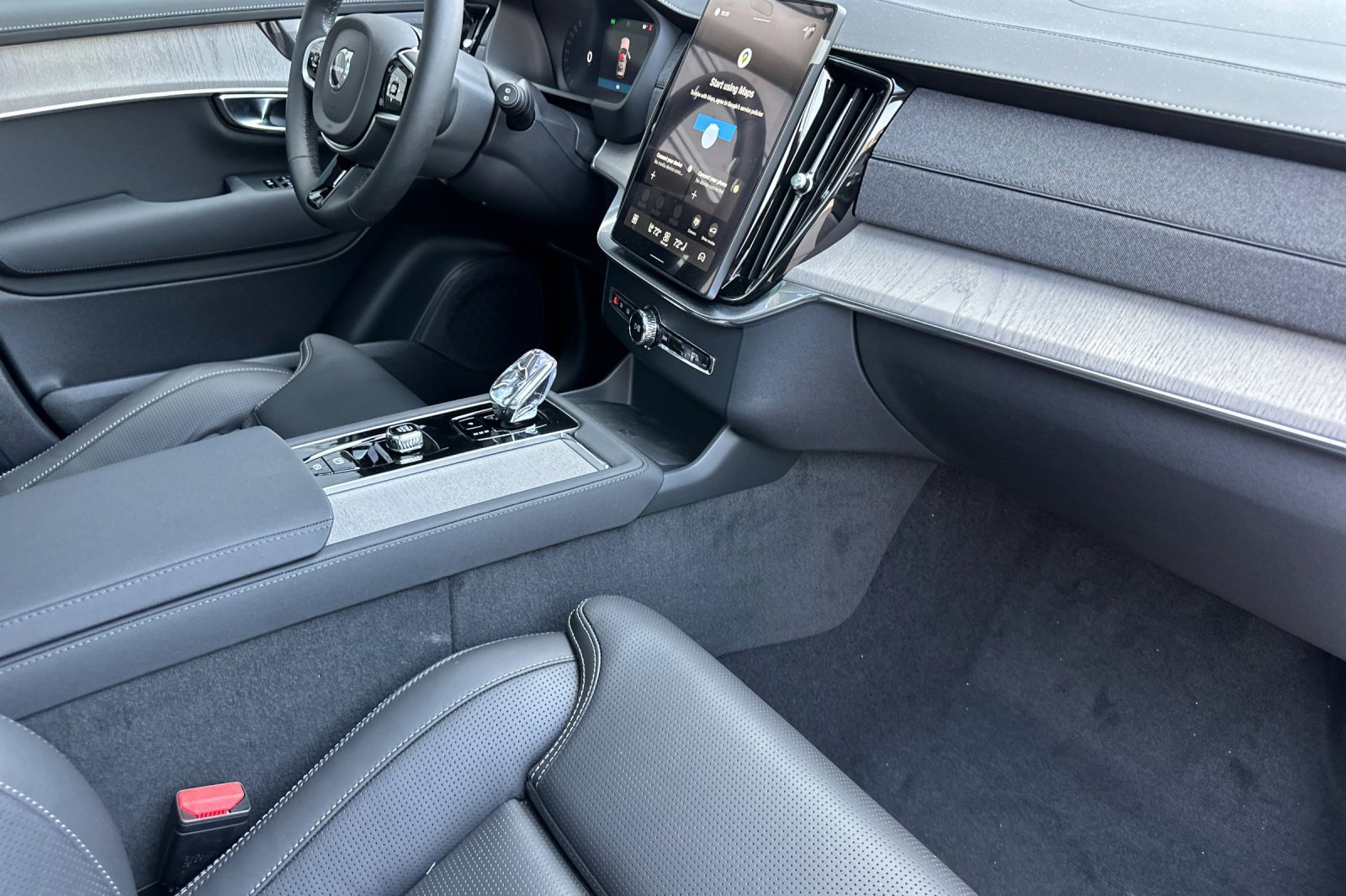 New 2026 Volvo XC90 B6 Ultra w/ Protection Package image 18