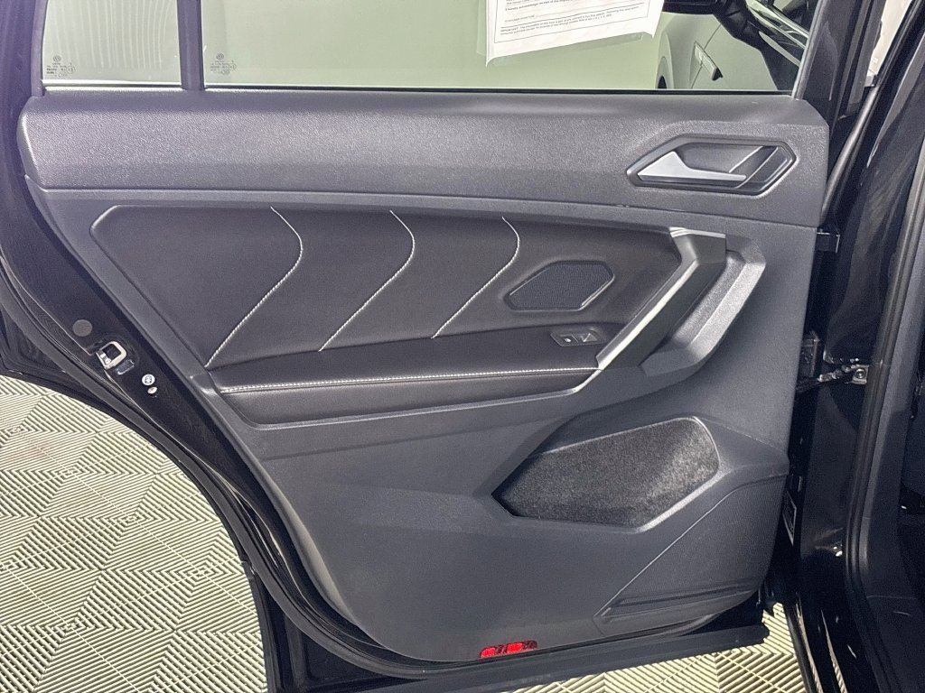 Certified 2024 Volkswagen Tiguan SE w/ Panoramic Sunroof Package AWD/4WD image 20