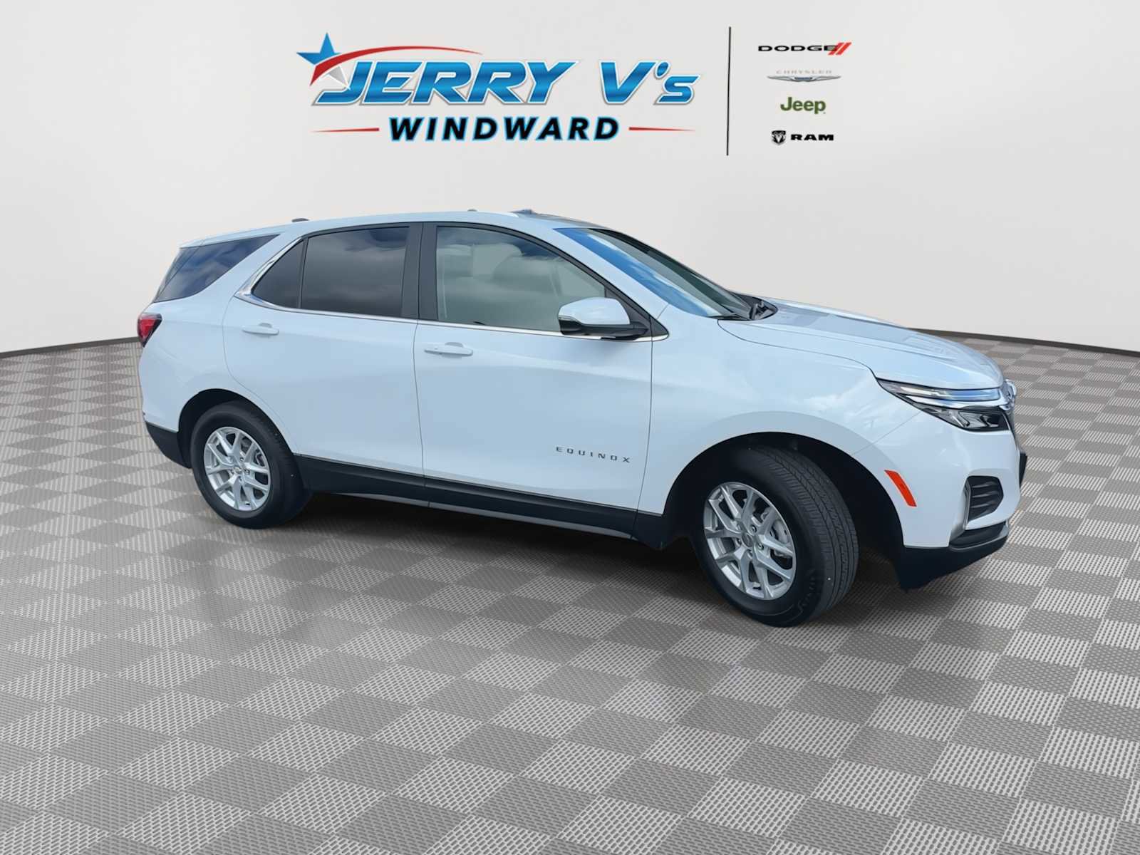 Used 2024 Chevrolet Equinox LT image 3