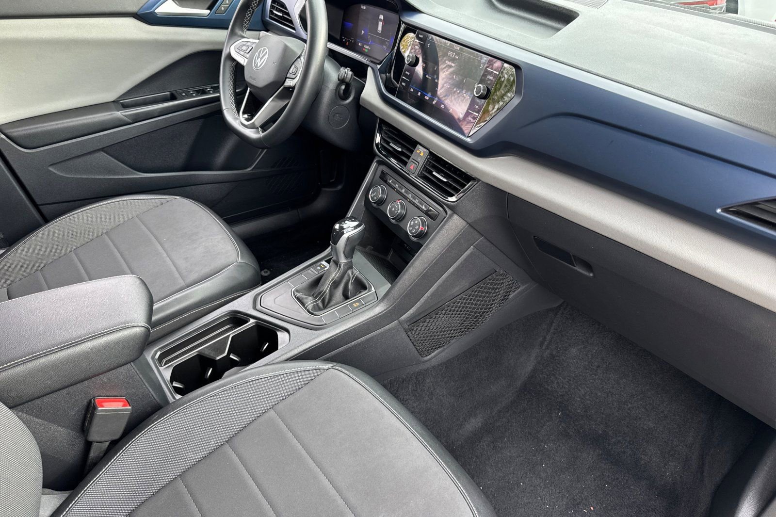 Used 2022 Volkswagen Taos SE image 16