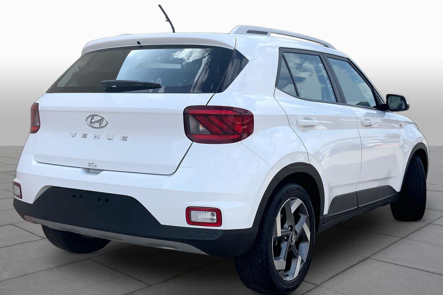 Certified 2025 Hyundai Venue SEL FWD image 12