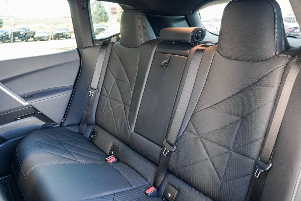 Used 2025 BMW iX xDrive50 w/ Premium Package image 17